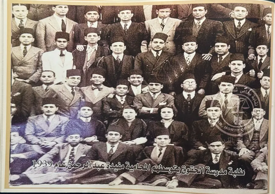 طلبة مدرسة الحقوق، وبينهم مفيدة عبد الرحمن.