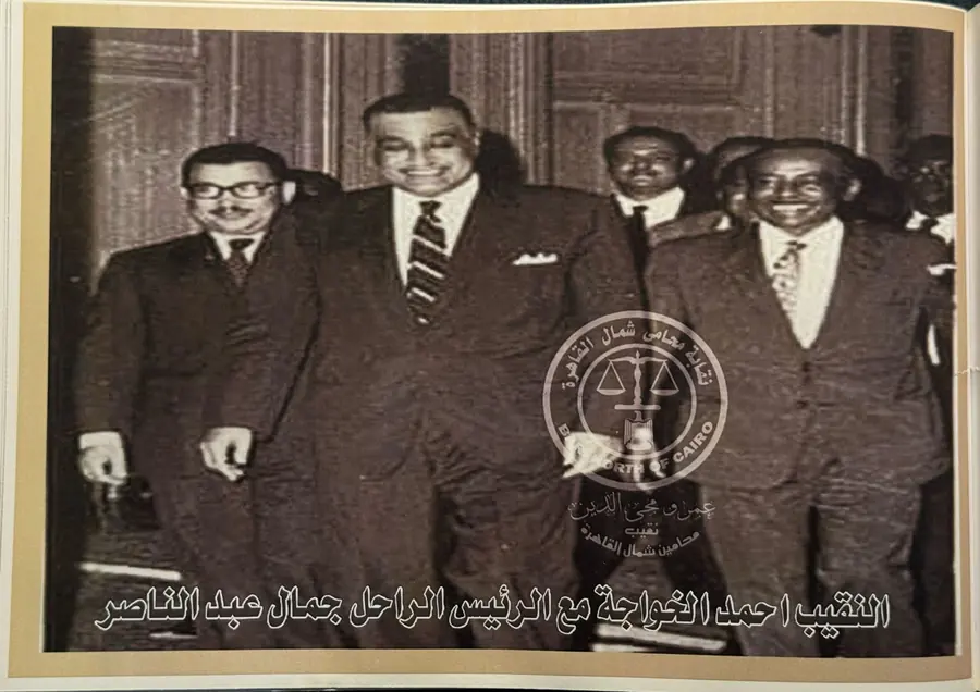 النقيب أحمد الخواجة مع الرئيس الراحل جمال عبد الناصر.